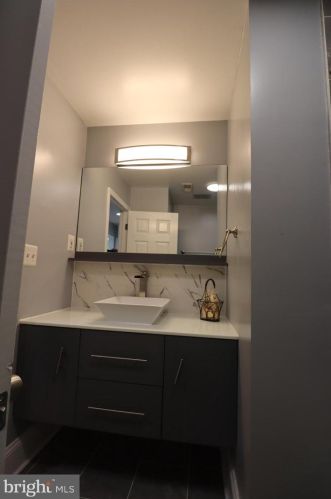 8005 Lake Pleasant Dr, Springfield VA  22153-3005 exterior