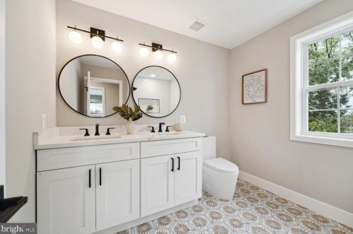 1610 Noyes Dr, Silver Spring MD  20910-2224 exterior