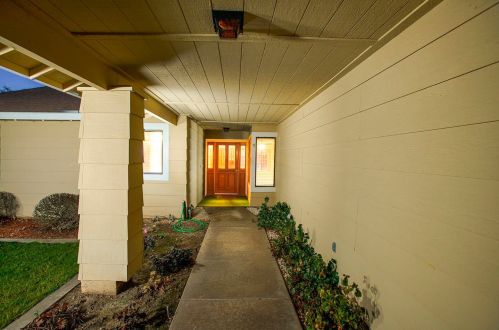 885 Cloverland Way, Valley Home, CA 95361-2631