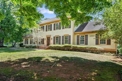 4036 Diamond Blf, Lilburn, GA 30047-2909