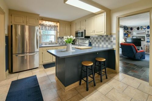 22 Midwood Ave, Waterbury, CT 06708-2431