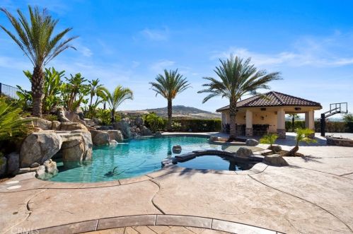 7756 Kingdom Dr, Riverside CA  92506 exterior