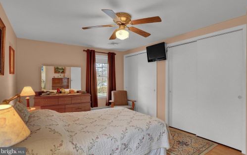 966 Mccosh St, Hanover PA 17331-1833 exterior