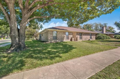 2326 Royal Oaks Cir, Garland, TX 75040-4145