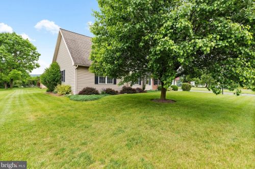 22 Meade Dr, Carlisle PA 17013-8141 exterior