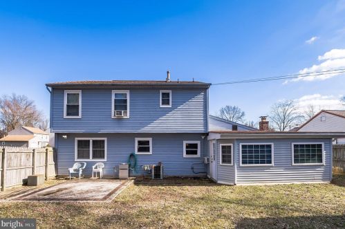 2 Nassau Dr, Willingboro, NJ 08046-1356