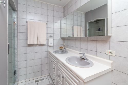 8316 Elmore St, Niles IL 60714-1943 exterior