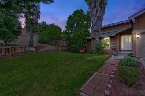 6427 Beal Ct, San Jose, CA 95123-5204