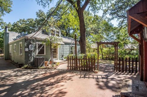 2334 Lotus Ave, Fort Worth TX  76111-1636 exterior