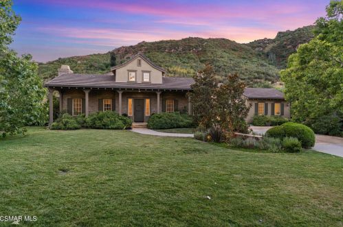 2068 Shadow Creek Dr, Calabasas, CA 91301-6239