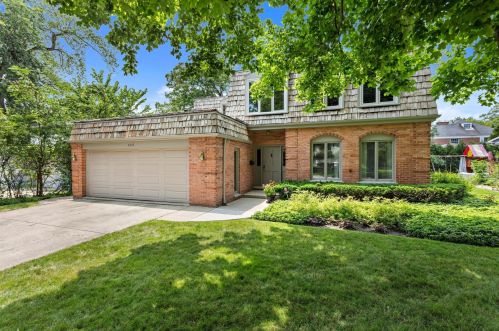 449 Lakeside Manor Rd, Highland Park, IL 60035-5059