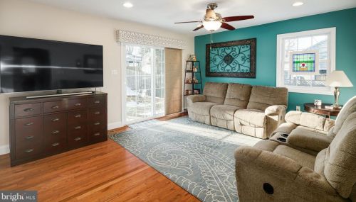 834 Edge Park Dr, Tavistock NJ 08033-1022 exterior