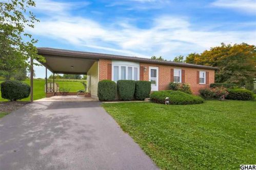 122 Old York Rd, Carlisle PA  17015-9279 exterior