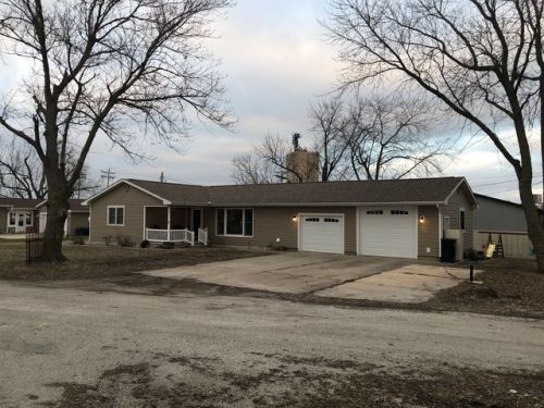 211 West St, Gifford, IL 61847-9530