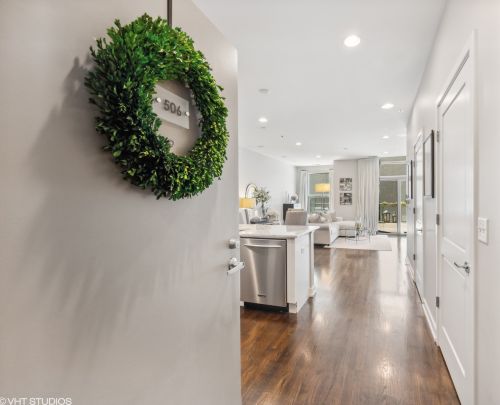 150 Superior St, Chicago, IL 60611-2916