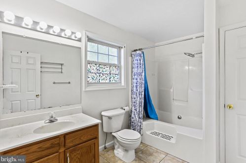 16917 Hampshire Dr, Williamsport MD  21795-3180 exterior
