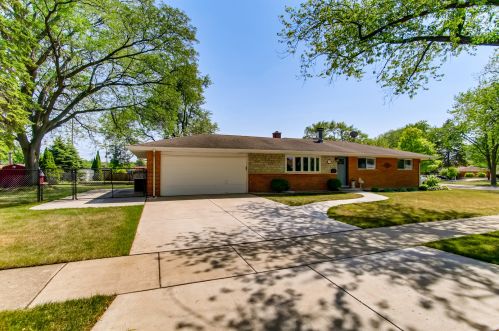 255 Kathleen Dr, Des Plaines, IL 60016-2718