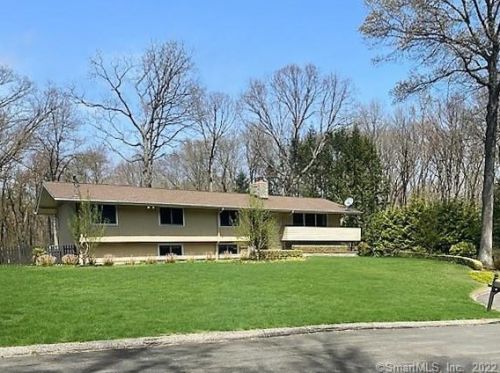 6 Tulip Ln, Huntington CT  06484-2632 exterior