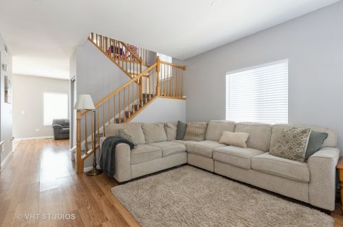 1202 Burns Ln, Minooka, IL 60447-4558
