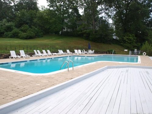 26 Rowayton Woods Dr, Norwalk CT  06854-3931 exterior