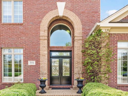 20 Ashton Dr, Willowbrook, IL 60527-0305