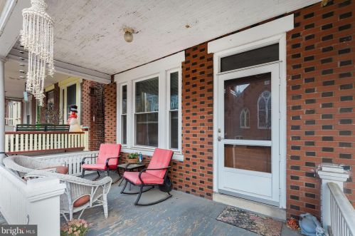 247 Pine St, Lancaster PA  17603-3434 exterior