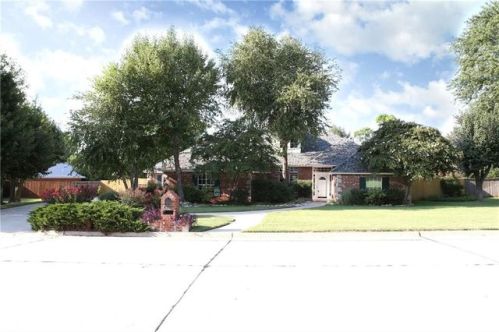 4221 Upper Lake Dr, Norman, OK 73072-9747