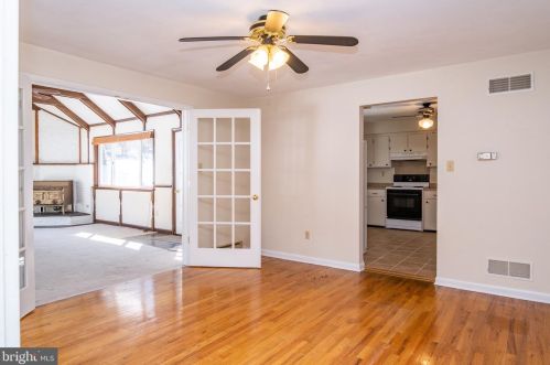 901 Enola Rd, Carlisle PA 17015-9548 exterior