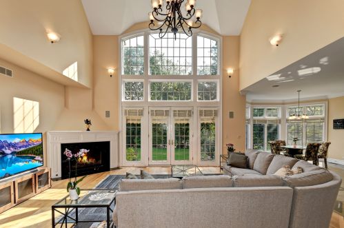 102 Ambriance Dr, Willowbrook IL  60527-0801 exterior