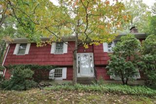 87 Cold Spring Cir, Huntington, CT 06484-4804