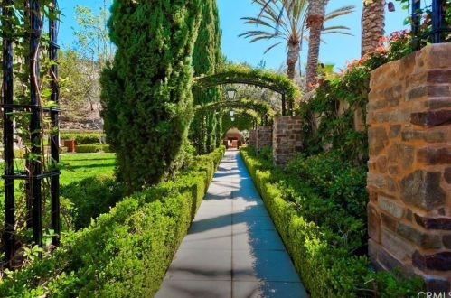74 Bower Tree, Irvine CA  92603-0104 exterior