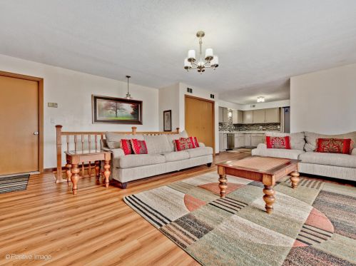 1014 Eva Ln, Mount Prospect, IL 60056-5008