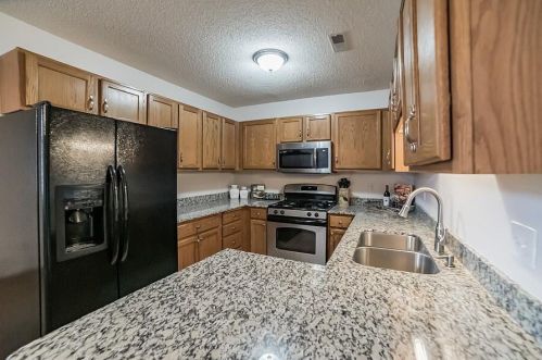 1034 Heather Ln, Minnetrista, MN 55387
