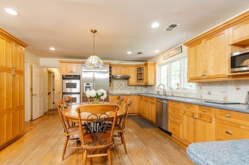 675 Fair Oaks Mnr, Atlanta GA  30327-4364 exterior