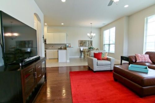 10521 Chaucer Hill Ln, Irving TX  75063-5442 exterior
