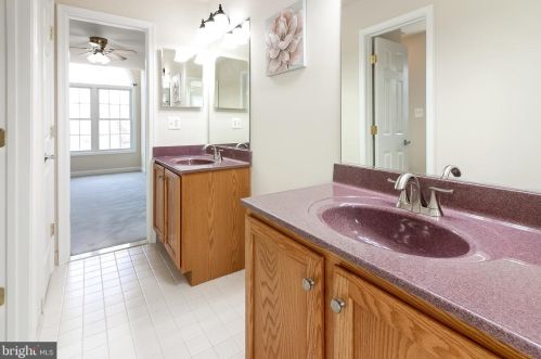 7337 Hooes Rd, Springfield VA  22152-3704 exterior