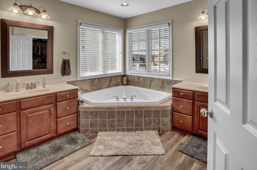 70 Pne Crk Dr, Carlisle PA  17013-9675 exterior