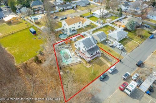 39 Verdun Pl, Middletown NJ  07748-5925 exterior