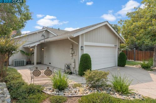 905 Lyon Ct, Concord, CA 94518-2619