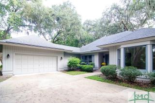 4 Sailmaker Ln, Savannah, GA 31411-2729