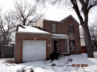 2735 White Barn Rd, Aurora, IL 60502-6333