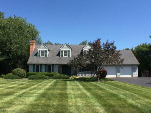 15900 Thornapple Ln, Gurnee, IL 60031-1045