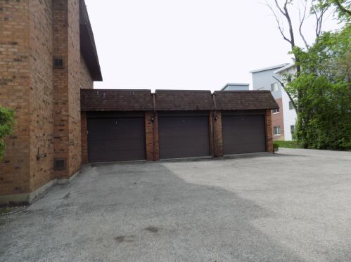 3360 184th St, Homewood, IL 60430-2754