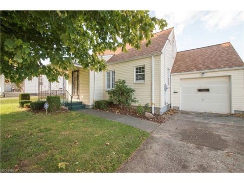 73 Renee Dr, Struthers, OH 44471-1517