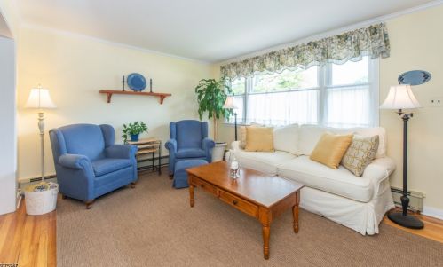 5 Rutan Pl, Bloomfield, NJ 07003-5430