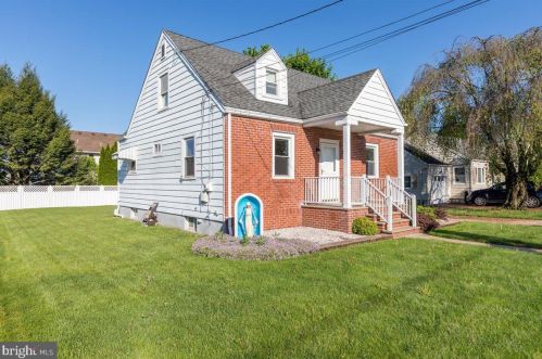 132 9th Ave, Manville, NJ 08835-1237
