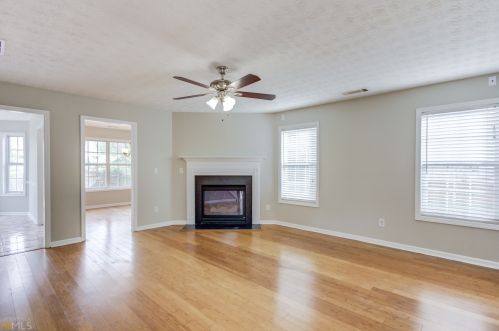 3256 Shady Valley Ln, Loganville, GA 30052-7871