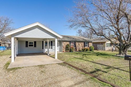 685 Hickory St, Rhome, TX 76078-4317