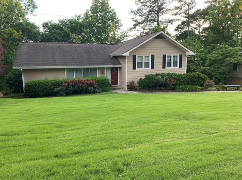 4070 Summit Dr, Marietta, GA 30068-4135