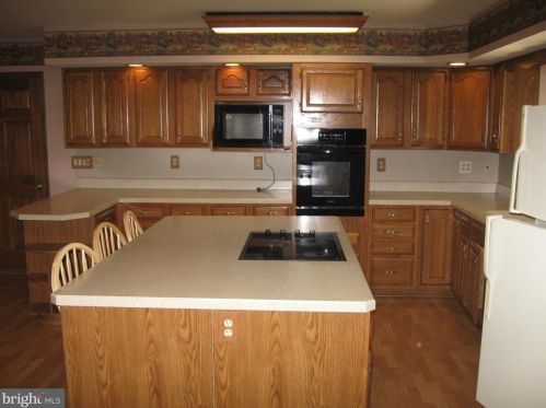 552 Molasses Hill Rd, New Schaefferstown PA  19506-9158 exterior